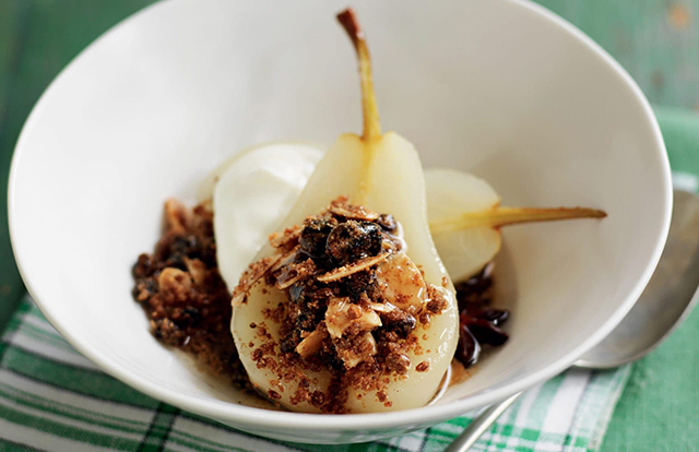 Crumbled stuffed pears